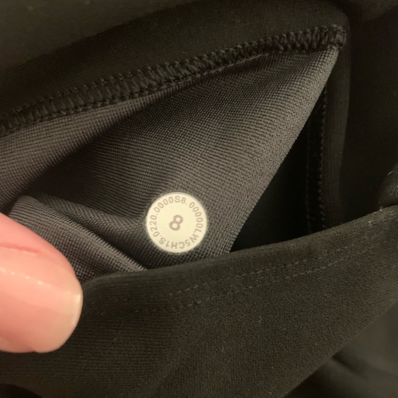 Lululemon “mapped out” high-rise leggings. Size 8 - Picture 8 of 10